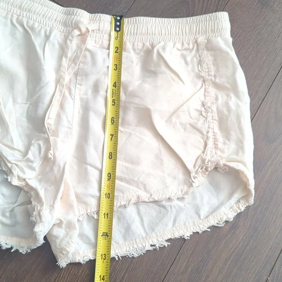 Cloth & Stone Cream Drawstring Shorts - Picture 9 of 9